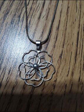 Silver Floral Openwork Pendant Necklace